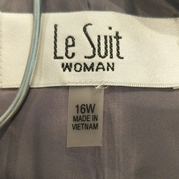 Women's Suit - Picture 4 of 4